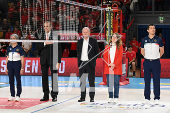 2023-05-04 - Massimo Righi (President of the Serie A Volleyball League) and Bruno Da Re (President of Itas Trentino) and Simona Sileoni (President of Cucine Lube Civitanova) and Ilaria Vagni of Perugia and Marco Zavater of Roma (Referees of the match) - PLAY OFF - FINAL - CUCINE LUBE CIVITANOVA VS ITAS TRENTINO - SUPERLEAGUE SERIE A - VOLLEYBALL