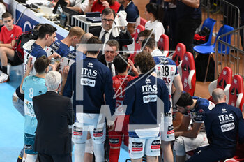 2023-05-04 - Time out of the Itas Trentino team - PLAY OFF - FINAL - CUCINE LUBE CIVITANOVA VS ITAS TRENTINO - SUPERLEAGUE SERIE A - VOLLEYBALL
