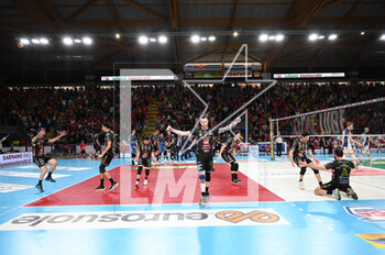 2023-05-04 - The players of Cucine Lube Civitanova cheer at the and of the match - PLAY OFF - FINAL - CUCINE LUBE CIVITANOVA VS ITAS TRENTINO - SUPERLEAGUE SERIE A - VOLLEYBALL