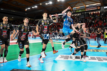 2023-05-10 - The players of Cucine Lube Civitanova greet the fans at the end of the match - PLAY OFF - FINAL - CUCINE LUBE CIVITANOVA VS ITAS TRENTINO - SUPERLEAGUE SERIE A - VOLLEYBALL