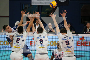 2023-05-03 - MONSTER BLOCK OSNIEL MERGAREJO, AGUSTIN LOSER AND  JEAN PATRY (POWER VOLLEY MILANO) - 3RD PLACE FINAL - ALLIANZ MILANO VS GAS SALES BLUENERGY PIACENZA - SUPERLEAGUE SERIE A - VOLLEYBALL