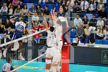 2023-05-03 - MONSTER BLOCK OSNIEL MERGAREJO AND JEAN PATRY (POWER VOLLEY MILANO) - 3RD PLACE FINAL - ALLIANZ MILANO VS GAS SALES BLUENERGY PIACENZA - SUPERLEAGUE SERIE A - VOLLEYBALL