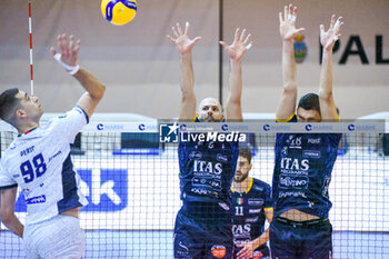 2023-10-22 - Pavle Peric attack (Cisterna Volley) - CISTERNA VOLLEY VS ITAS TRENTINO - SUPERLEAGUE SERIE A - VOLLEYBALL