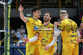 2023-10-22 - Valsa Group Modena Volley team disputes point not awarded. - VALSA GROUP MODENA VS ALLIANZ MILANO - SUPERLEAGUE SERIE A - VOLLEYBALL