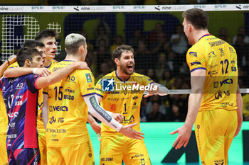 2023-11-05 - Valsa Group Modena Volley celebrates the point - VALSA GROUP MODENA VS VERO VOLLEY MONZA - SUPERLEAGUE SERIE A - VOLLEYBALL