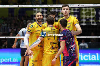 2023-11-05 - Valsa Group Modena Volley celebrates the point - VALSA GROUP MODENA VS VERO VOLLEY MONZA - SUPERLEAGUE SERIE A - VOLLEYBALL