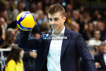 2023-11-05 - The disappointment on the face of coach Francesco Petrella (Modena Volley) - VALSA GROUP MODENA VS VERO VOLLEY MONZA - SUPERLEAGUE SERIE A - VOLLEYBALL