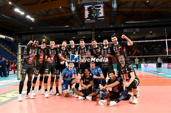 2023-11-15 - Cucine Lube Civitanova's group photo after the match - CUCINE LUBE CIVITANOVA VS FARMITALIA CATANIA - SUPERLEAGUE SERIE A - VOLLEYBALL
