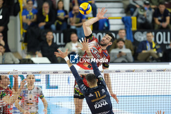 2023-11-26 - Flavio Gualberto of Sir Susa Vim Perugia in action during the match between Rana Verona and Sir Susa Vim Perugia, regular season of Superlega Italian Volleball Championship 2023/2024 at Pala AGSM-AIM on November 26, 2023, Verona, Italy. - RANA VERONA VS SIR SAFETY SUSA VIM PERUGIA - SUPERLEAGUE SERIE A - VOLLEYBALL