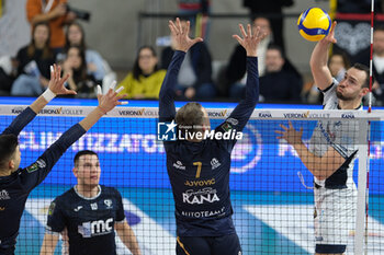 2023-12-17 - Spike of Jordi Ramon of Cisterna Volley during the match between Rana Verona and Cisterna Volley, regular season of the SuperLega Italian Volleyball Championship 2023/2024, at Pala AGSM-AIM in Verona, Italy on December 17, 2023. - RANA VERONA VS CISTERNA VOLLEY - SUPERLEAGUE SERIE A - VOLLEYBALL