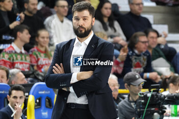 2023-12-17 - Guillermo Falasca head coach of Cisterna Volley during the match between Rana Verona and Cisterna Volley, regular season of the SuperLega Italian Volleyball Championship 2023/2024, at Pala AGSM-AIM in Verona, Italy on December 17, 2023. - RANA VERONA VS CISTERNA VOLLEY - SUPERLEAGUE SERIE A - VOLLEYBALL