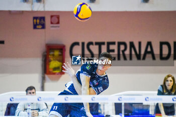 2023-12-26 - Faure Theo Alexandre serve (Cisterna Volley) - CISTERNA VOLLEY VS VERO VOLLEY MONZA - SUPERLEAGUE SERIE A - VOLLEYBALL