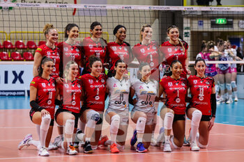 2023-01-18 - UYBA Unet E-Work Busto Arsizio team line up during CEV Cup women 2022/23 volleyball match between UYBA Unet E-Work Busto Arsizio and Nova KBM Branik Maribor at E-Work Arena, Busto Arsizio, Italy on January 18, 2023 - E-WORK BUSTO ARSIZIO VS NOVA KBM BRANIK MARIBOR - CEV CUP WOMEN - VOLLEYBALL
