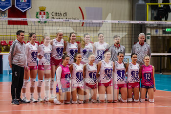 2023-01-18 - Nova KBM Branik Maribor team line up during CEV Cup women 2022/23 volleyball match between UYBA Unet E-Work Busto Arsizio and Nova KBM Branik Maribor at E-Work Arena, Busto Arsizio, Italy on January 18, 2023 - E-WORK BUSTO ARSIZIO VS NOVA KBM BRANIK MARIBOR - CEV CUP WOMEN - VOLLEYBALL