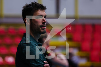 2023-02-01 - Marco Musso head coach of UYBA Unet E-Work Busto Arsizio looks on during CEV Cup women 2022/23 volleyball match between UYBA Unet E-Work Busto Arsizio and THY Istanbul at E-Work Arena, Busto Arsizio, Italy on February 01, 2023 - E-WORK BUSTO ARSIZIO VS THY ISTANBUL - CEV CUP WOMEN - VOLLEYBALL