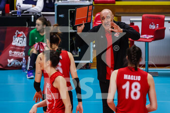 2023-02-01 - Marcello Abbondanza Head Coach of THY Istanbul reacts during CEV Cup women 2022/23 volleyball match between UYBA Unet E-Work Busto Arsizio and THY Istanbul at E-Work Arena, Busto Arsizio, Italy on February 01, 2023 - E-WORK BUSTO ARSIZIO VS THY ISTANBUL - CEV CUP WOMEN - VOLLEYBALL