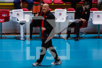 2023-02-01 - Marcello Abbondanza Head Coach of THY Istanbul reacts during CEV Cup women 2022/23 volleyball match between UYBA Unet E-Work Busto Arsizio and THY Istanbul at E-Work Arena, Busto Arsizio, Italy on February 01, 2023 - E-WORK BUSTO ARSIZIO VS THY ISTANBUL - CEV CUP WOMEN - VOLLEYBALL