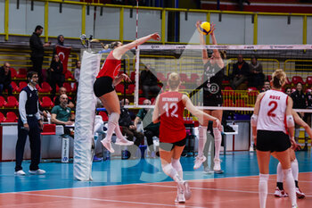 2023-02-01 - Madison Kingdon Rishel #9 of THY Istanbul in action during CEV Cup women 2022/23 volleyball match between UYBA Unet E-Work Busto Arsizio and THY Istanbul at E-Work Arena, Busto Arsizio, Italy on February 01, 2023 - E-WORK BUSTO ARSIZIO VS THY ISTANBUL - CEV CUP WOMEN - VOLLEYBALL
