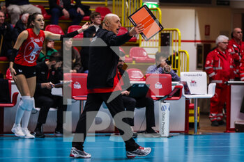 2023-02-01 - Marcello Abbondanza Head Coach of THY Istanbul celebrates the victory at the end of the match during CEV Cup women 2022/23 volleyball match between UYBA Unet E-Work Busto Arsizio and THY Istanbul at E-Work Arena, Busto Arsizio, Italy on February 01, 2023 - E-WORK BUSTO ARSIZIO VS THY ISTANBUL - CEV CUP WOMEN - VOLLEYBALL