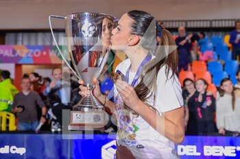 2023-04-12 - Sara Alberti (Savino Del Bene Scandicci) celebrates the victory of CEV Cup - FINAL - SAVINO DEL BENE SCANDICCI VS CS VOLEI ALBA BLAJ - CEV CUP WOMEN - VOLLEYBALL