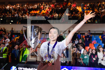 2023-04-12 - Di Yao (Savino Del Bene Scandicci) celebrates the victory of CEV Cup - FINAL - SAVINO DEL BENE SCANDICCI VS CS VOLEI ALBA BLAJ - CEV CUP WOMEN - VOLLEYBALL