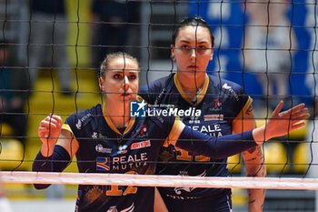 2023-11-14 - Anna Gray and Martha Anthouli of Chieri '76 during Volley CEV Champions League match between Reale Mutua Fener Chieri '76 and FKB Power Cats Dudingen Volley Freuen at PalaRuffini, Torino - REALE MUTUA FENERA CHIERI VS FKB POWER CATS DUDINGEN - CEV CUP WOMEN - VOLLEYBALL
