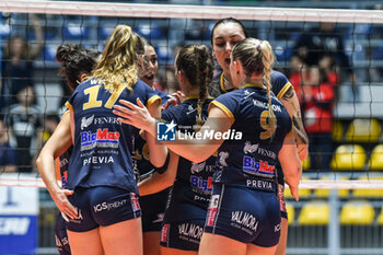 2023-11-14 - Chieri '76 celebrates scoring during Volley CEV Champions League match between Reale Mutua Fener Chieri '76 and FKB Power Cats Dudingen Volley Freuen at PalaRuffini, Torino - REALE MUTUA FENERA CHIERI VS FKB POWER CATS DUDINGEN - CEV CUP WOMEN - VOLLEYBALL