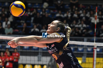 14/11/2023 - Madison Kingdon of Chieri '76 during Volley CEV Champions League match between Reale Mutua Fener Chieri '76 and FKB Power Cats Dudingen Volley Freuen at PalaRuffini, Torino - REALE MUTUA FENERA CHIERI VS FKB POWER CATS DUDINGEN - CEV CUP WOMEN - VOLLEY