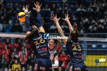 2023-11-14 - Katerina Zakchaiou of Chieri '76 defend sduring Volley CEV Champions League match between Reale Mutua Fener Chieri '76 and FKB Power Cats Dudingen Volley Freuen at PalaRuffini, Torino - REALE MUTUA FENERA CHIERI VS FKB POWER CATS DUDINGEN - CEV CUP WOMEN - VOLLEYBALL