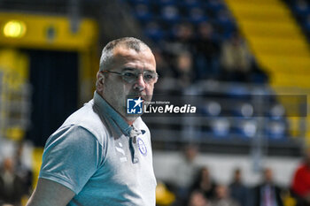 2023-12-07 - Branko Kovacevic coack of Lajkov during CEV Volleyball Cup match between Reale Mutua Fenera Chieri '76 and Zeleznicar - Lajkov at PalaRuffini, Torino - REALE MUTUA TENERA CHIERI 76 VS ZELEZNICAR LAJKOVAC - CEV CUP WOMEN - VOLLEYBALL