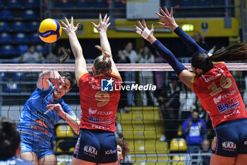2023-12-07 - Zelenovic Jovana of Lajkov in action during CEV Volleyball Cup match between Reale Mutua Fenera Chieri '76 and Zeleznicar - Lajkov at PalaRuffini, Torino - REALE MUTUA TENERA CHIERI 76 VS ZELEZNICAR LAJKOVAC - CEV CUP WOMEN - VOLLEYBALL