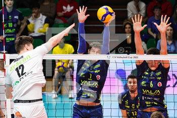 25/01/2023 - Lucas Maase, attack the ball (SVG Luneburg) Bruno Mossa De Rezende (Valsa Group Modena) - VALSA GROUP MODENA VS SVG LUNEBURG - CEV CUP - VOLLEY