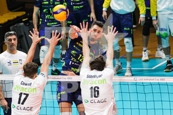 25/01/2023 - Adis Lagumdzija (Valsa Group Modena) Colton Mark Cowell, Jordan Ral Schnitzer (SVG Luneburg) - VALSA GROUP MODENA VS SVG LUNEBURG - CEV CUP - VOLLEY