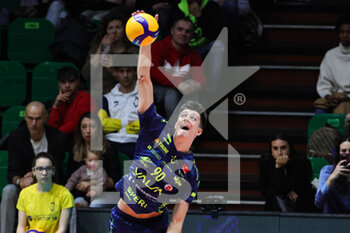 25/01/2023 - Tommaso Rinaldi on service (Valsa Group Modena) - VALSA GROUP MODENA VS SVG LUNEBURG - CEV CUP - VOLLEY