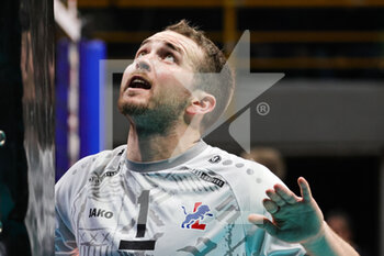 25/01/2023 - Joseph Worsley told with the referee after the video check (SVG Luneburg) - VALSA GROUP MODENA VS SVG LUNEBURG - CEV CUP - VOLLEY