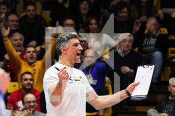 25/01/2023 - Andrea Giani cheers after the winning point (Valsa Group Modena) - VALSA GROUP MODENA VS SVG LUNEBURG - CEV CUP - VOLLEY