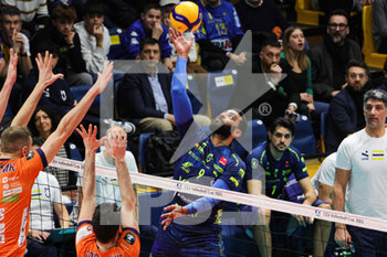 2023-02-15 - Earvin Ngapeth (Valsa Group Modena)(ACH Ljubljana) In action during the match of CEV Cup Volley Championship season 22/23 at Palapanini in Modena (Italy) - VALSA GROUP MODENA VS ACH LJUBLJANA - CEV CUP - VOLLEYBALL