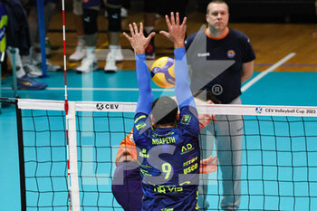 2023-02-15 - Earvin Ngapeth (Valsa Group Modena)(ACH Ljubljana) In action during the match of CEV Cup Volley Championship season 22/23 at Palapanini in Modena (Italy) - VALSA GROUP MODENA VS ACH LJUBLJANA - CEV CUP - VOLLEYBALL