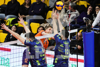 2023-02-15 - Filip Sistan (Valsa Group Modena)(ACH Ljubljana) In action during the match of CEV Cup Volley Championship season 22/23 at Palapanini in Modena (Italy) - VALSA GROUP MODENA VS ACH LJUBLJANA - CEV CUP - VOLLEYBALL