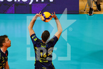 2023-02-15 - Nicola Salsi (Valsa Group Modena)(ACH Ljubljana) In action during the match of CEV Cup Volley Championship season 22/23 at Palapanini in Modena (Italy) - VALSA GROUP MODENA VS ACH LJUBLJANA - CEV CUP - VOLLEYBALL