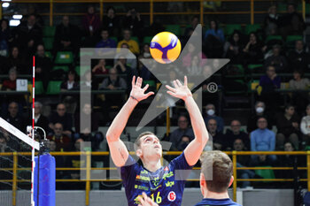2023-02-15 - Nicola Salsi (Valsa Group Modena)(ACH Ljubljana) In action during the match of CEV Cup Volley Championship season 22/23 at Palapanini in Modena (Italy) - VALSA GROUP MODENA VS ACH LJUBLJANA - CEV CUP - VOLLEYBALL