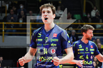 2023-02-15 - Tomas Rosseauax (Valsa Group Modena)(ACH Ljubljana) In action during the match of CEV Cup Volley Championship season 22/23 at Palapanini in Modena (Italy) - VALSA GROUP MODENA VS ACH LJUBLJANA - CEV CUP - VOLLEYBALL