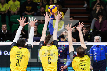 08/03/2023 - Earvin Ngapeth (Valsa Group Modena)(PGE Sera Belchatow) In action during the match of CEV Cup semifinal season 22/23 at Palapanini in Modena (Italy) on 8th of March 2023
 - VALSA GROUP MODENA VS PGE SKRA BELCHATOW - CEV CUP - VOLLEY