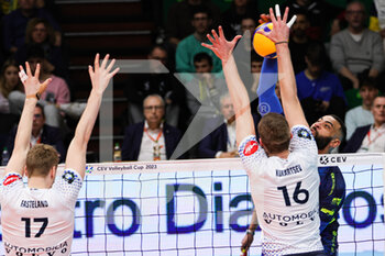2023-03-29 - Earvin Ngapeth and Pablo Kourkartsev (Valsa Group Modena)(Knack Roeselare) In action during the Final of the CEV Cup Men league season 22/23 at PalaPanini in Modena (Italy) on 29th of March 2023 - FINAL - VALSA GROUP MODENA VS KNACK ROESELARE - CEV CUP - VOLLEYBALL