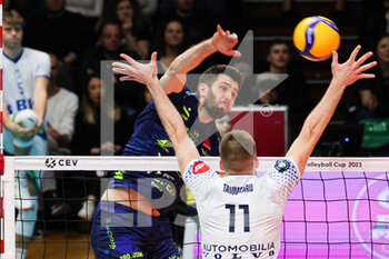 2023-03-29 - Adis Lagumdzija and Mart Tammearu (Valsa Group Modena)(Knack Roeselare) In action during the Final of the CEV Cup Men league season 22/23 at PalaPanini in Modena (Italy) on 29th of March 2023 - FINAL - VALSA GROUP MODENA VS KNACK ROESELARE - CEV CUP - VOLLEYBALL