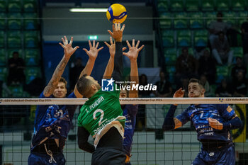 2023-11-29 - Attack of Tiago Militao Carvalho Ribeiro Pereira (Sporting Lisbona) during CEV Volleyball Cup Men 2024 match between Miny VeroVolley Monza and Sporting CP Lisbona at Opiquad Arena, Monza, Italy on November 29, 2023 - MINT VERO VOLLEY MONZA VS SPORTING LISBONA - CEV CUP - VOLLEYBALL