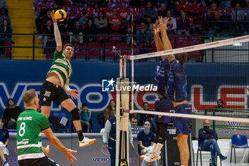 2023-11-29 - Attack of Martin Licek (Sporting Lisbona) during CEV Volleyball Cup Men 2024 match between Miny VeroVolley Monza and Sporting CP Lisbona at Opiquad Arena, Monza, Italy on November 29, 2023 - MINT VERO VOLLEY MONZA VS SPORTING LISBONA - CEV CUP - VOLLEYBALL