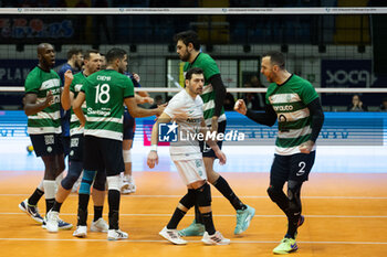 2023-11-29 - Exultation of Tiago Militao Carvalho Ribeiro Pereira (Sporting Lisbona) and teammates during CEV Volleyball Cup Men 2024 match between Miny VeroVolley Monza and Sporting CP Lisbona at Opiquad Arena, Monza, Italy on November 29, 2023 - MINT VERO VOLLEY MONZA VS SPORTING LISBONA - CEV CUP - VOLLEYBALL