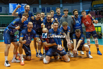 2023-11-29 - Happiness of Players of Mint Vero Volley Monza after the victory during CEV Volleyball Cup Men 2024 match between Miny VeroVolley Monza and Sporting CP Lisbona at Opiquad Arena, Monza, Italy on November 29, 2023 - MINT VERO VOLLEY MONZA VS SPORTING LISBONA - CEV CUP - VOLLEYBALL