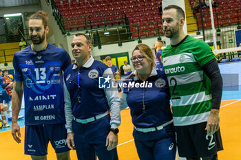 2023-11-29 - Thomas Beretta (Vero Volley Monza) and Tiago Militao Carvalho Ribeiro Pereira (Sporting Lisbona) with referees during CEV Volleyball Cup Men 2024 match between Miny VeroVolley Monza and Sporting CP Lisbona at Opiquad Arena, Monza, Italy on November 29, 2023 - MINT VERO VOLLEY MONZA VS SPORTING LISBONA - CEV CUP - VOLLEYBALL
